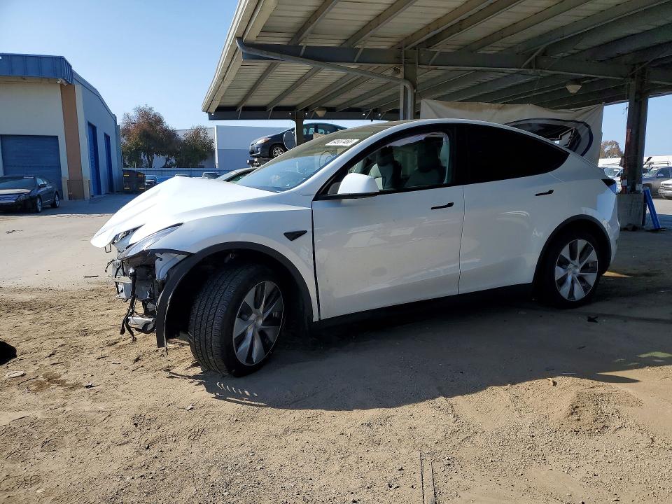 TESLA MODEL Y 2022 with VIN 7SAYGDEE8NF538662 - Photo from auction