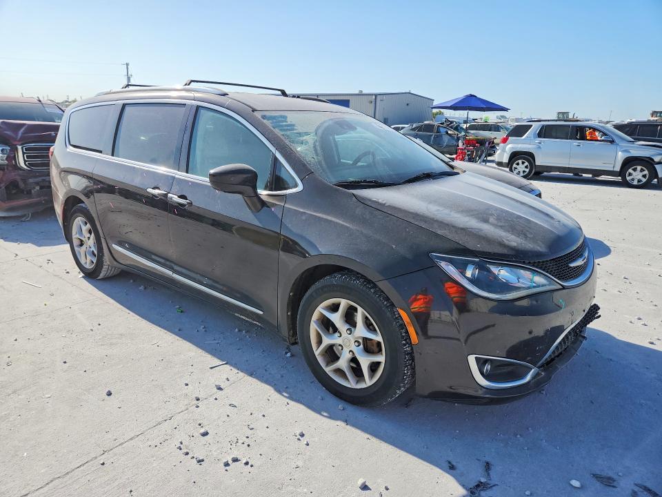 Photo 4 from auction – 2017 CHRYSLER PACIFICA with VIN 2C4RC1EG6HR622355