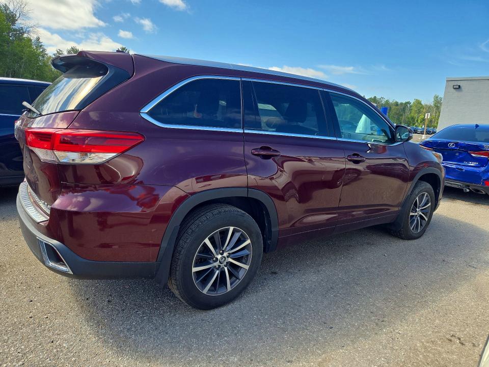 Снимка 3 от търг – 2017 TOYOTA HIGHLANDER с VIN 5TDJZRFH3HS435874