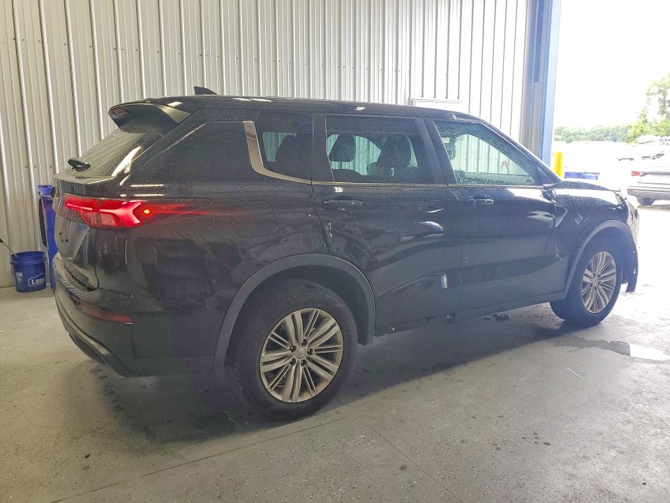 Photo 3 from auction – 2023 MITSUBISHI OUTLANDER with VIN JA4J3TA89PZ034407