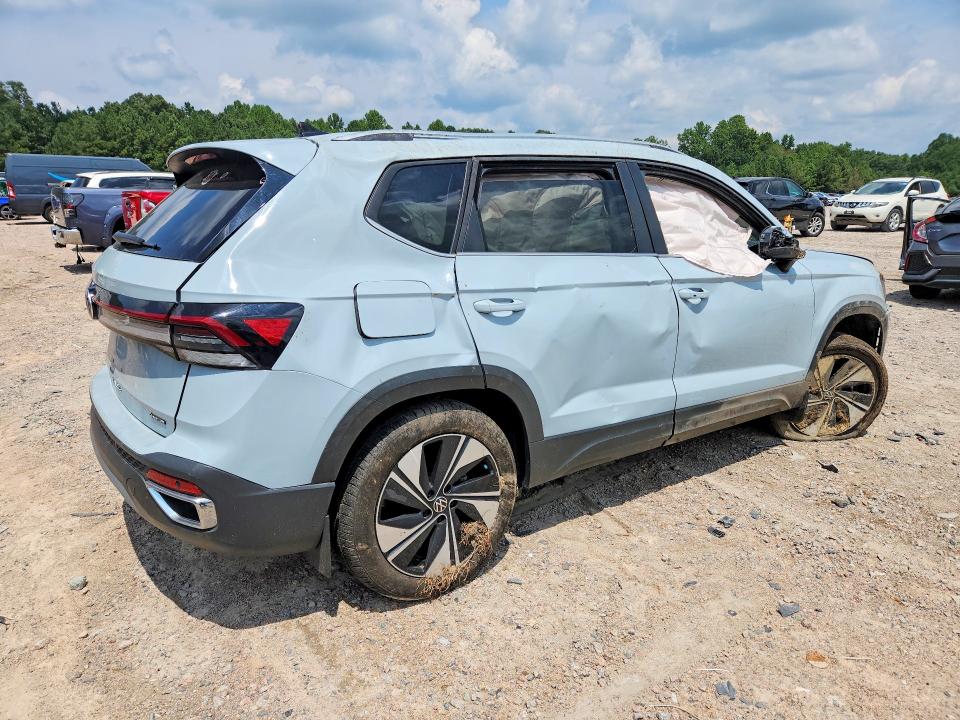 Снимка 3 от търг – 2025 VOLKSWAGEN TAOS с VIN 3VVUC7B22SM035236