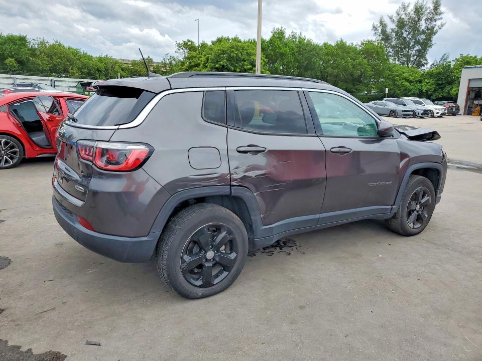 Photo 3 from auction – 2019 JEEP COMPASS with VIN 3C4NJDBB1KT792416