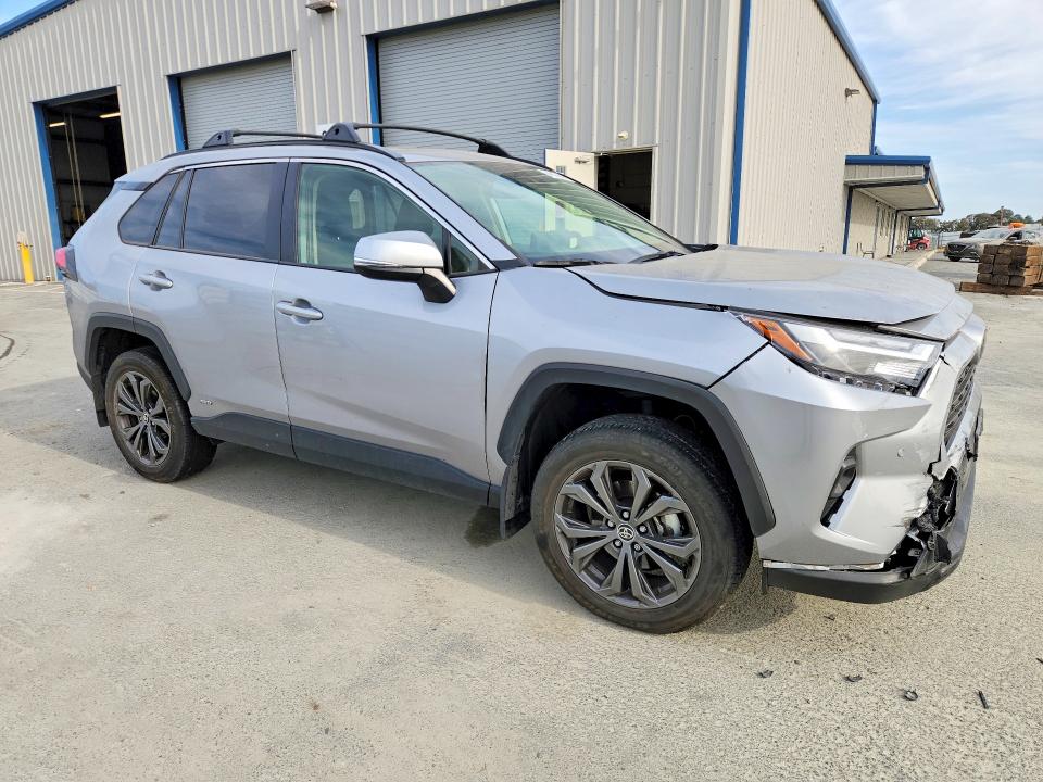 Photo 4 from auction – 2025 TOYOTA RAV4 with VIN JTMB6RFV0SD156341