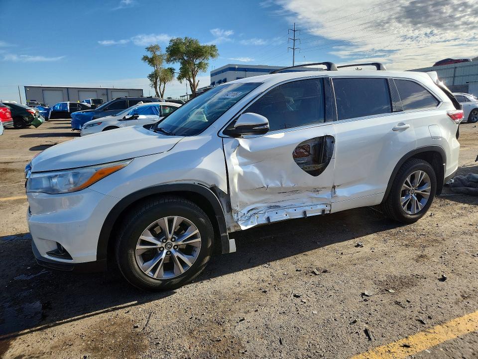 TOYOTA HIGHLANDER 2016 с VIN 5TDBKRFH0GS315585 - Фото с аукциона