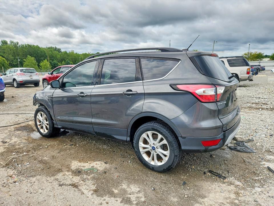 Photo 2 from auction – 2017 FORD ESCAPE with VIN 1FMCU0GDXHUE22478