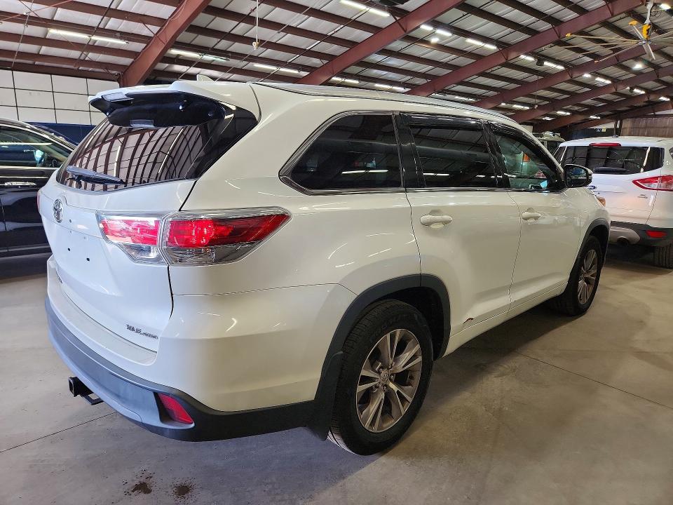 Zdjęcie 3 z aukcji – 2015 TOYOTA HIGHLANDER z VIN 5TDJKRFHXFS110964