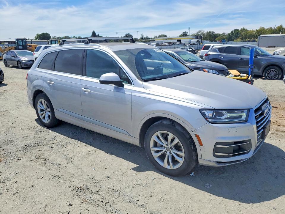 Zdjęcie 4 z aukcji – 2018 AUDI Q7 z VIN WA1AAAF72JD050236