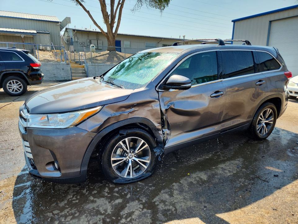 TOYOTA HIGHLANDER 2017 with VIN 5TDZZRFH1HS227771 - Photo from auction