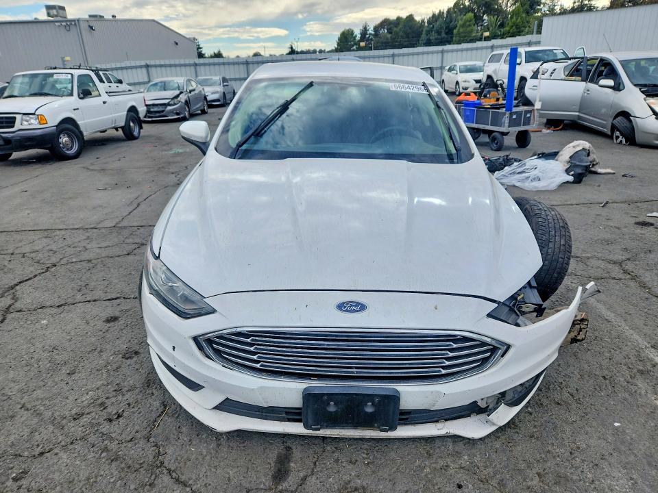 Photo 5 from auction – 2017 FORD FUSION with VIN 3FA6P0LU2HR368539