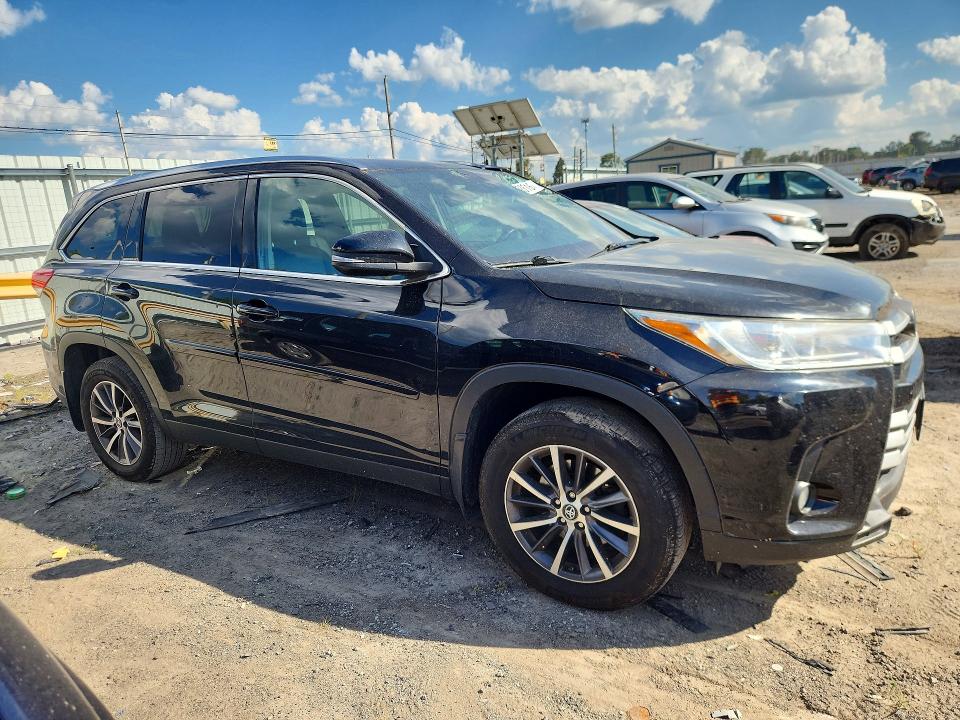 Photo 4 from auction – 2019 TOYOTA HIGHLANDER with VIN 5TDJZRFH3KS569954