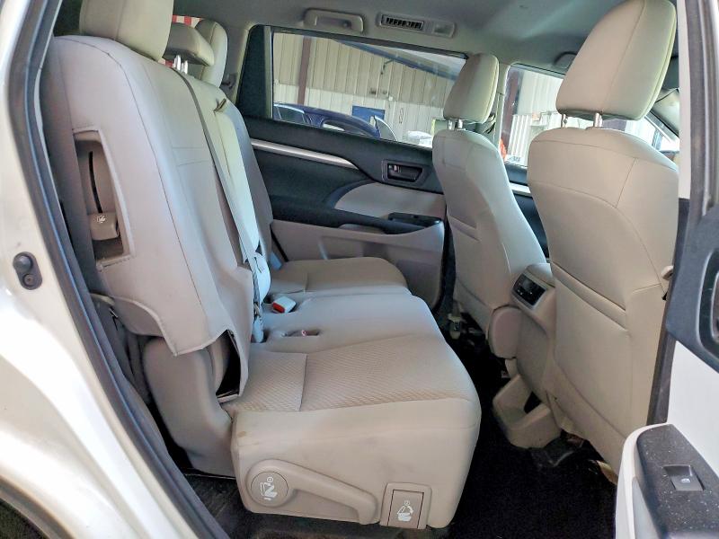 Photo 11 from auction – 2018 TOYOTA HIGHLANDER with VIN 5TDBZRFH3JS870419