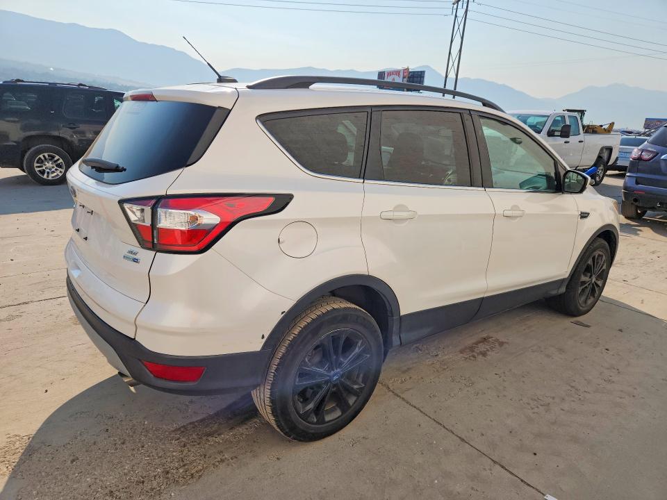 Photo 3 from auction – 2018 FORD ESCAPE with VIN 1FMCU9GD7JUB38526