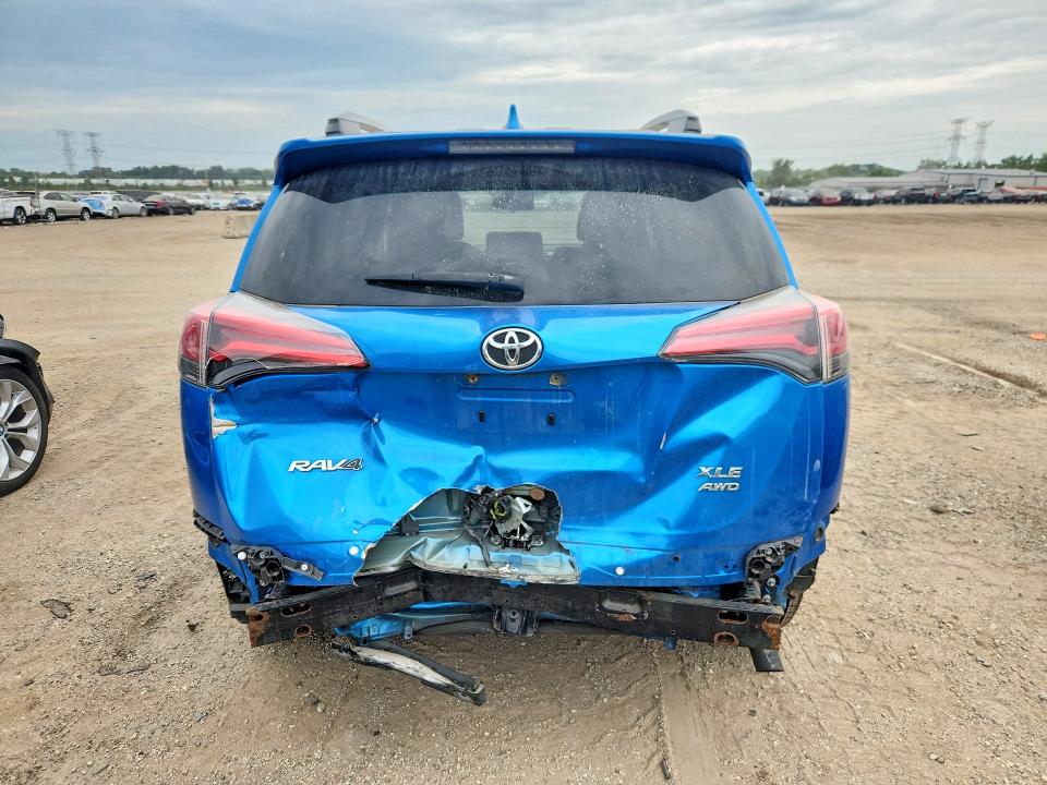 Photo 6 from auction – 2017 TOYOTA RAV4 with VIN JTMRFREV6HD213828