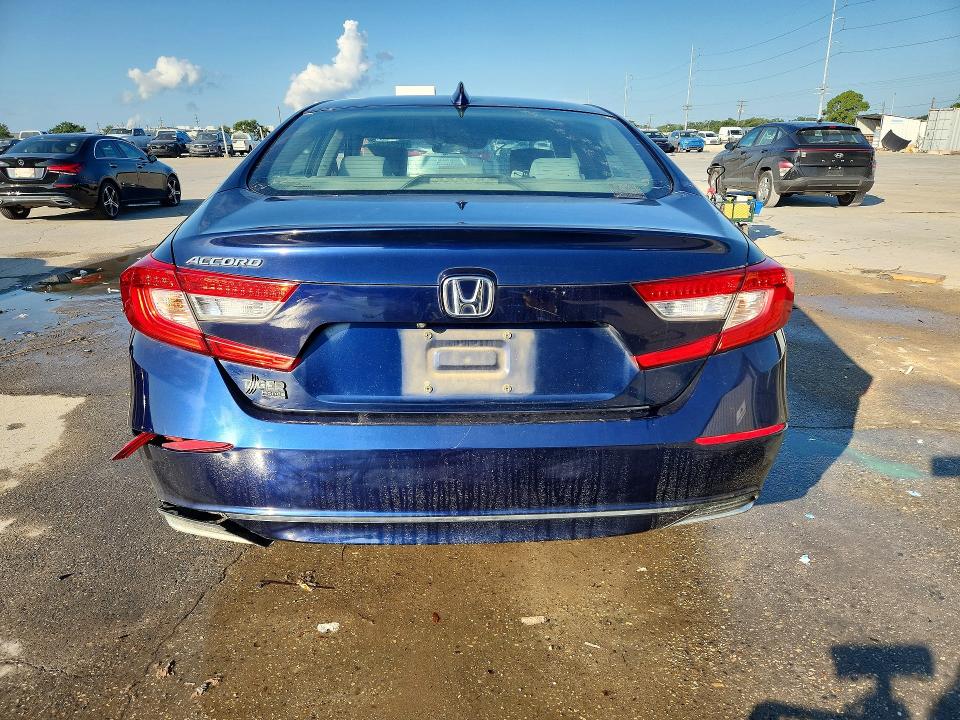 Снимка 6 от търг – 2018 HONDA ACCORD с VIN 1HGCV1F15JA240016