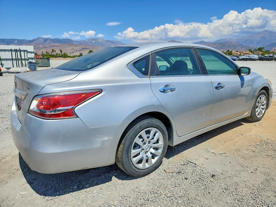 Photo 3 from auction – 2015 NISSAN ALTIMA with VIN 1N4AL3AP9FC429370