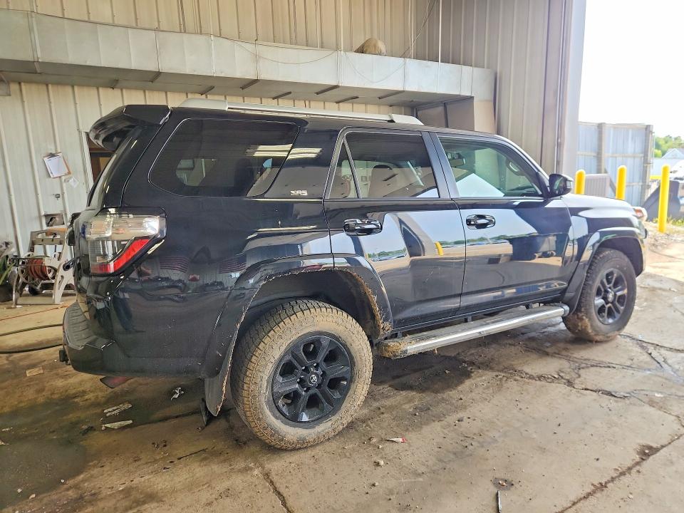 Photo 3 from auction – 2015 TOYOTA 4RUNNER with VIN JTEBU5JR6F5212285