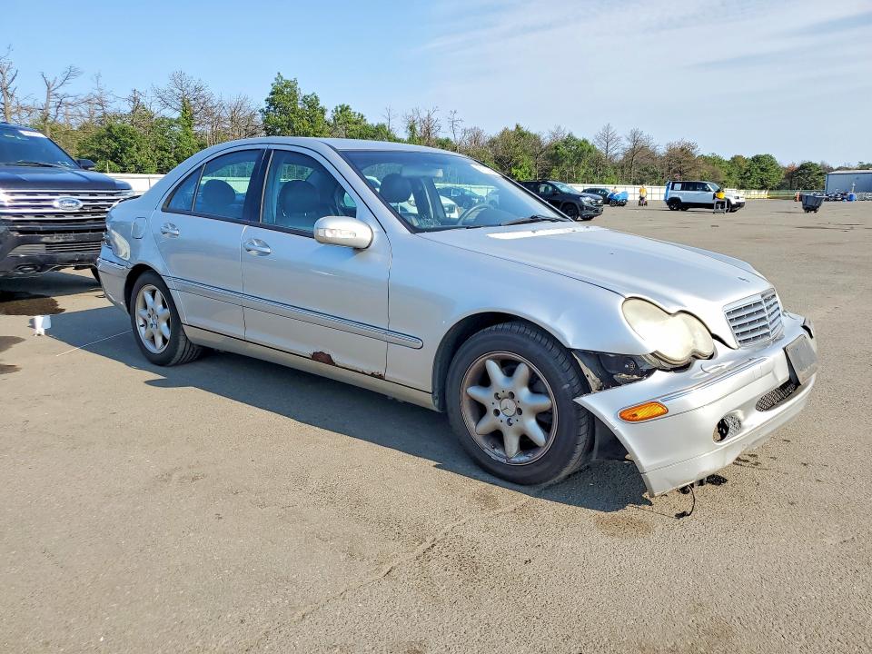 Photo 4 from auction – 2003 MERCEDES-BENZ C with VIN WDBRF81J23F368532