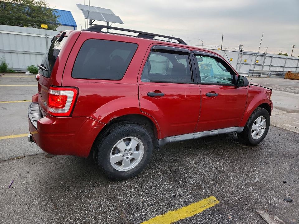 Zdjęcie 3 z aukcji – 2010 FORD ESCAPE z VIN 1FMCU0DG4AKC88163