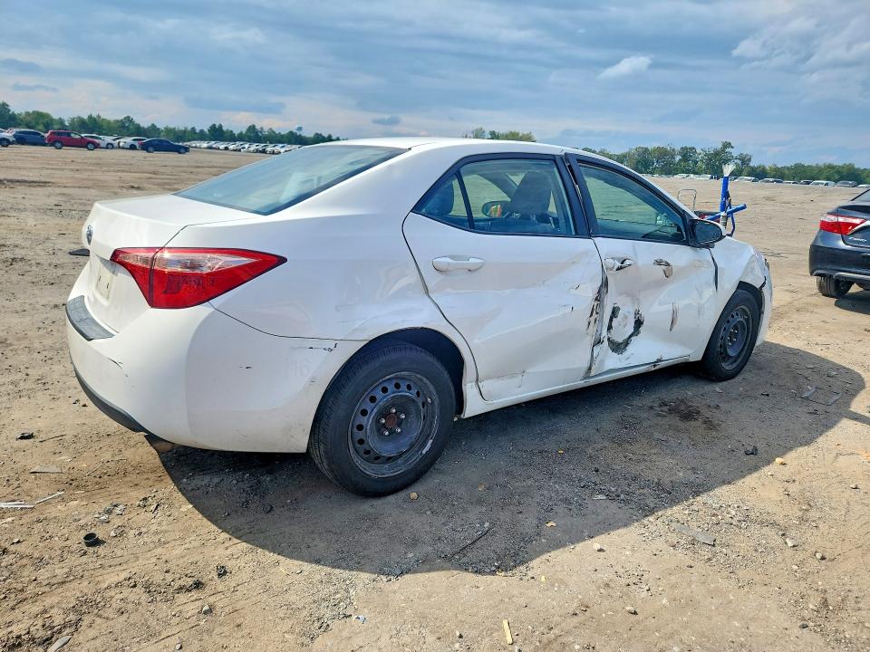 Photo 3 from auction – 2018 TOYOTA COROLLA with VIN 2T1BURHE1JC062600