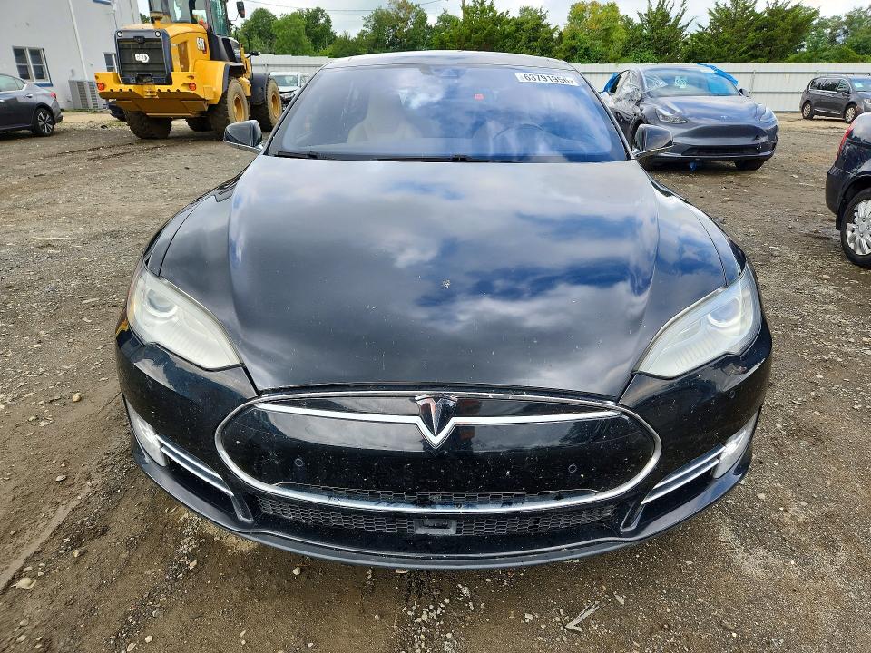 Photo 5 from auction – 2014 TESLA MODEL S with VIN 5YJSA1H27EFP66110