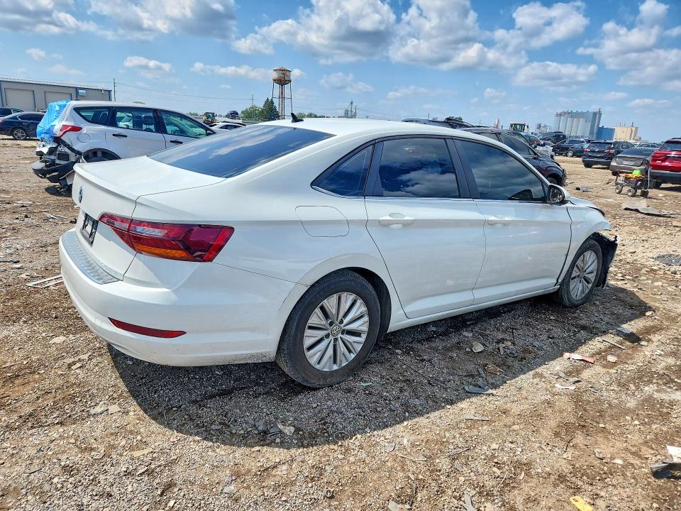 Photo 3 from auction – 2019 VOLKSWAGEN JETTA with VIN 3VWCB7BU5KM166639