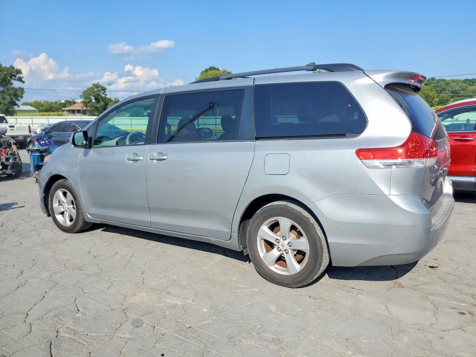 Фото 2 с аукциона – 2011 TOYOTA SIENNA с VIN 5TDKK3DC2BS001644