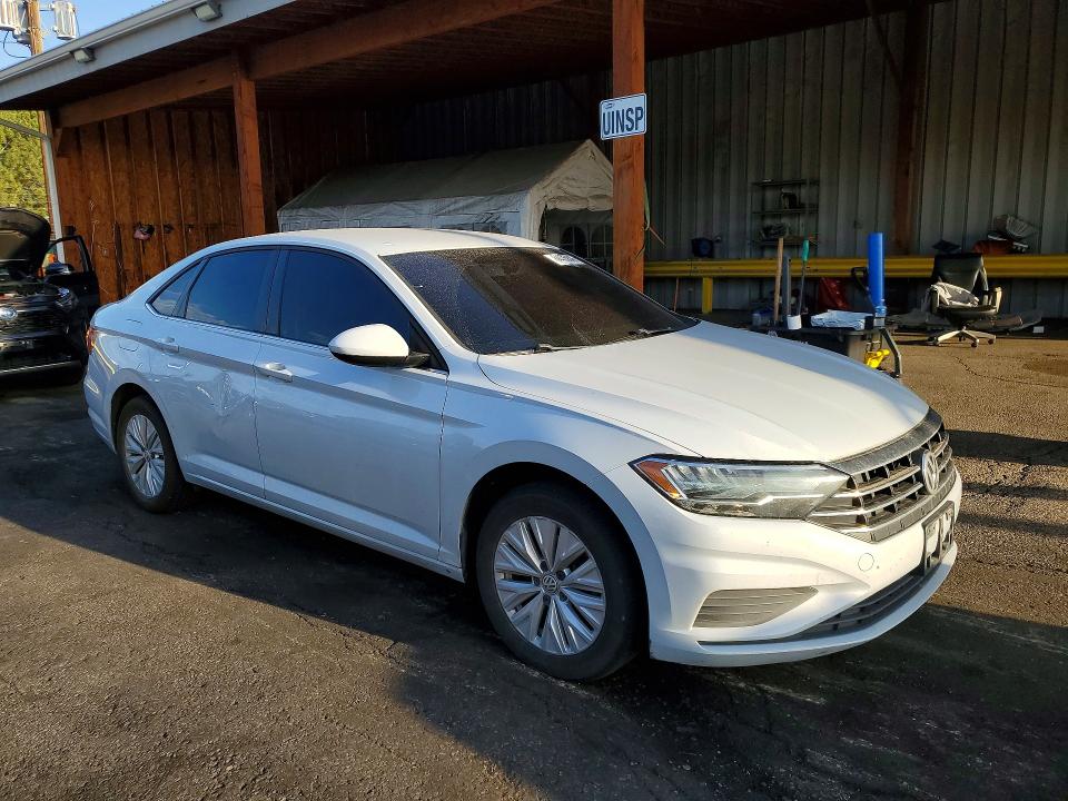 Photo 4 from auction – 2019 VOLKSWAGEN JETTA with VIN 3VWC57BU4KM139570