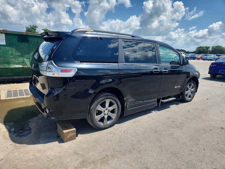 Photo 3 from auction – 2015 TOYOTA SIENNA with VIN 5TDXK3DC0FS676369