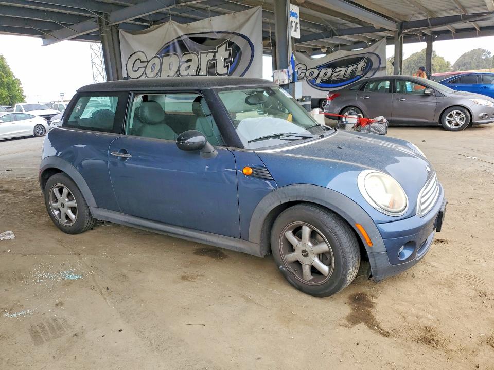 Photo 4 from auction – 2009 MINI COOPER with VIN WMWMF33539TU75417