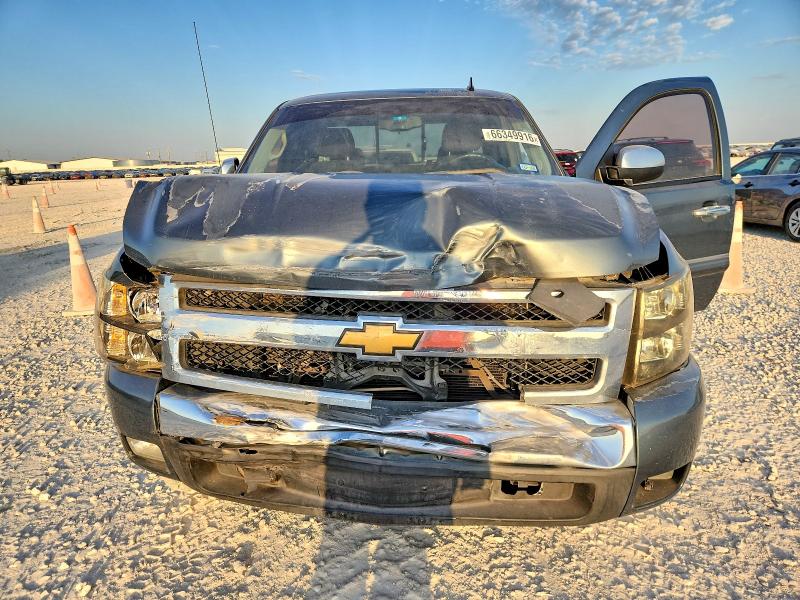 Photo 11 from auction – 2011 CHEVROLET SILVERADO with VIN 1GCRCSE02BZ296401