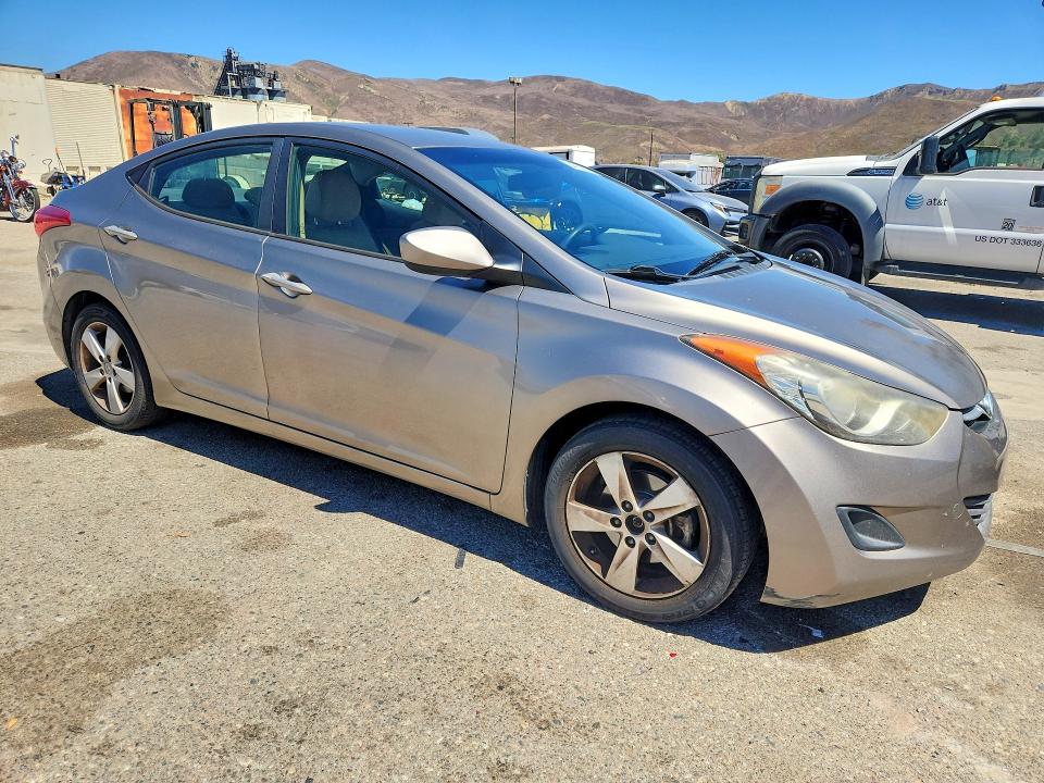 Photo 4 from auction – 2013 HYUNDAI ELANTRA with VIN 5NPDH4AE2DH377336