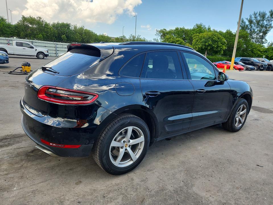 Photo 3 from auction – 2018 PORSCHE MACAN with VIN WP1AA2A50JLB06261