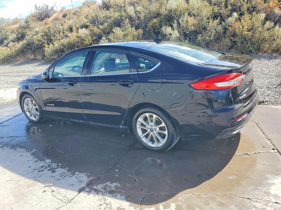 Photo 2 from auction – 2019 FORD FUSION with VIN 3FA6P0LU0KR180934