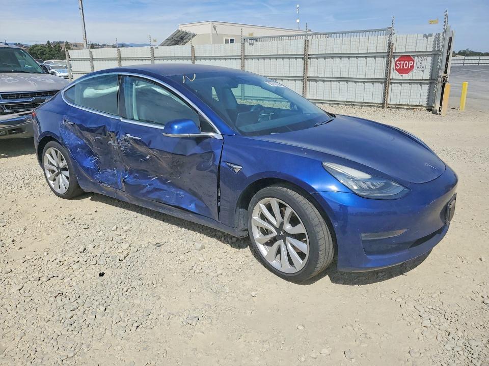 Photo 4 from auction – 2018 TESLA MODEL 3 with VIN 5YJ3E1EA9JF040392