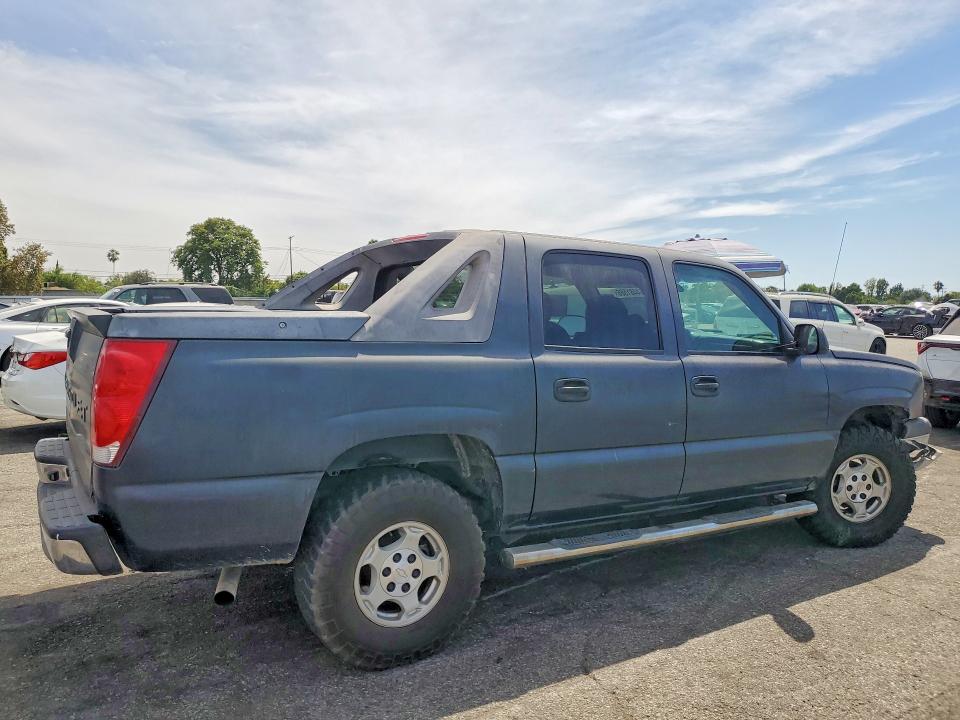 Photo 3 from auction – 2004 CHEVROLET AVALANCHE with VIN 3GNEC12T34G241683
