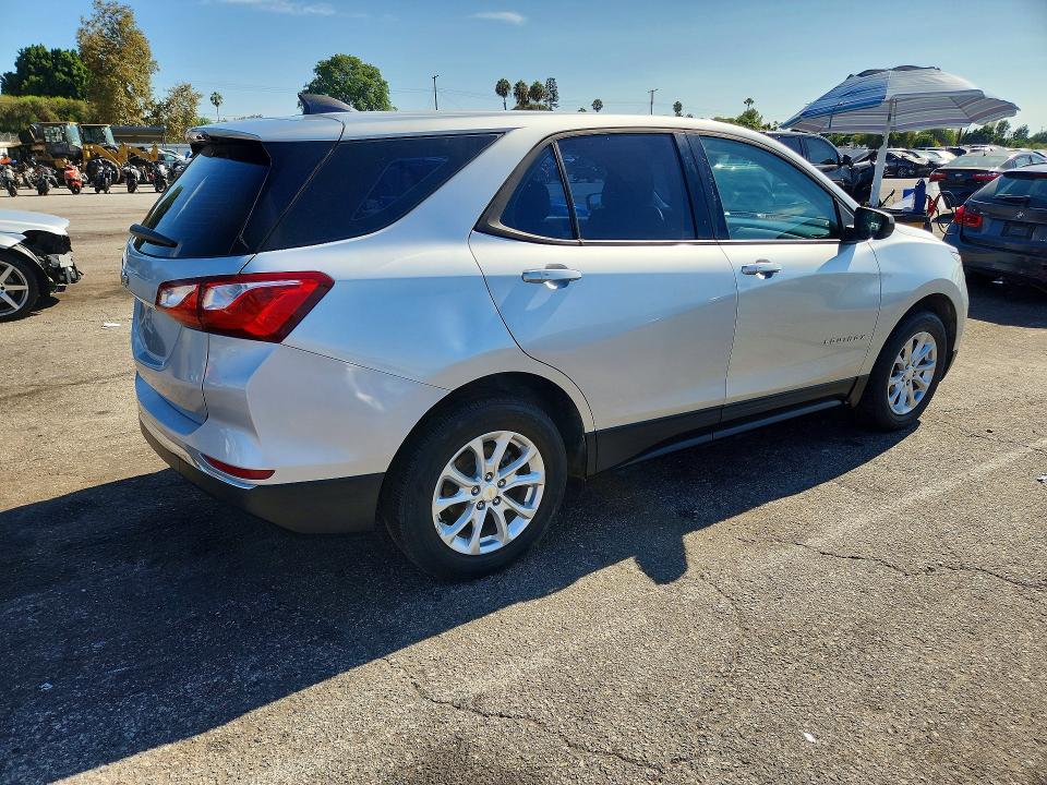 Photo 3 from auction – 2018 CHEVROLET EQUINOX with VIN 2GNAXHEV2J6160643