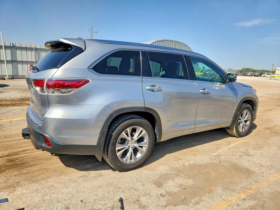 Photo 3 from auction – 2015 TOYOTA HIGHLANDER with VIN 5TDJKRFH2FS197890