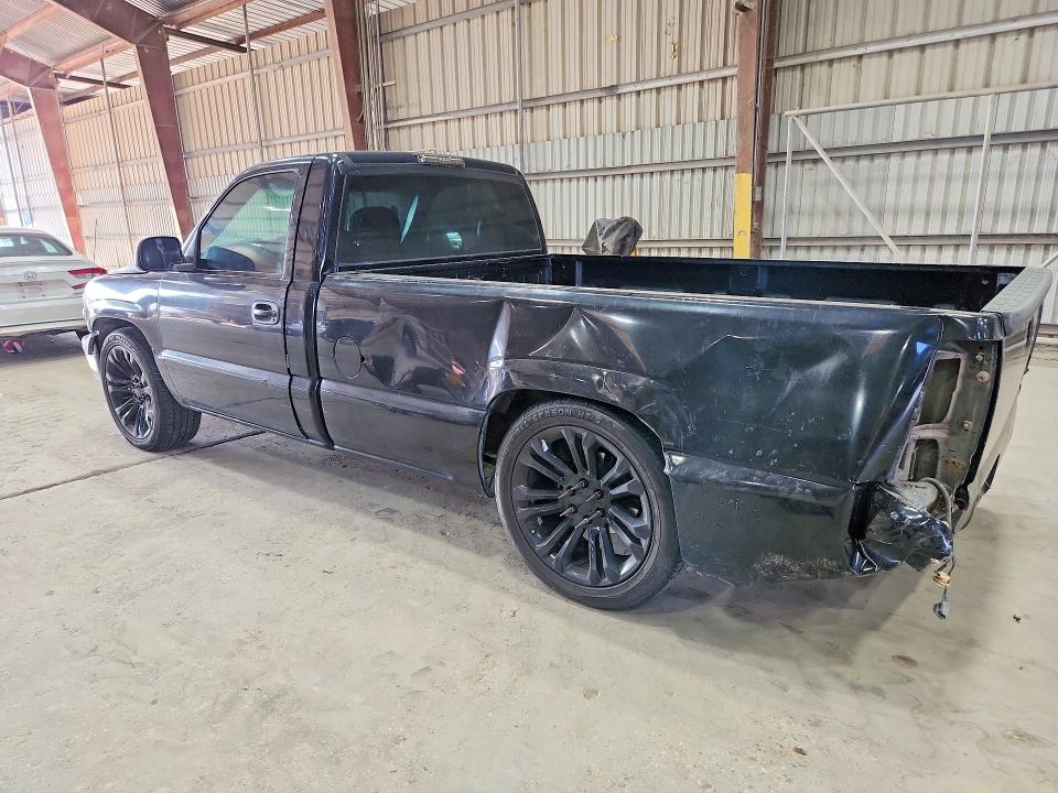 Photo 2 from auction – 2000 CHEVROLET SILVERADO with VIN 1GCEC14W6YE143809