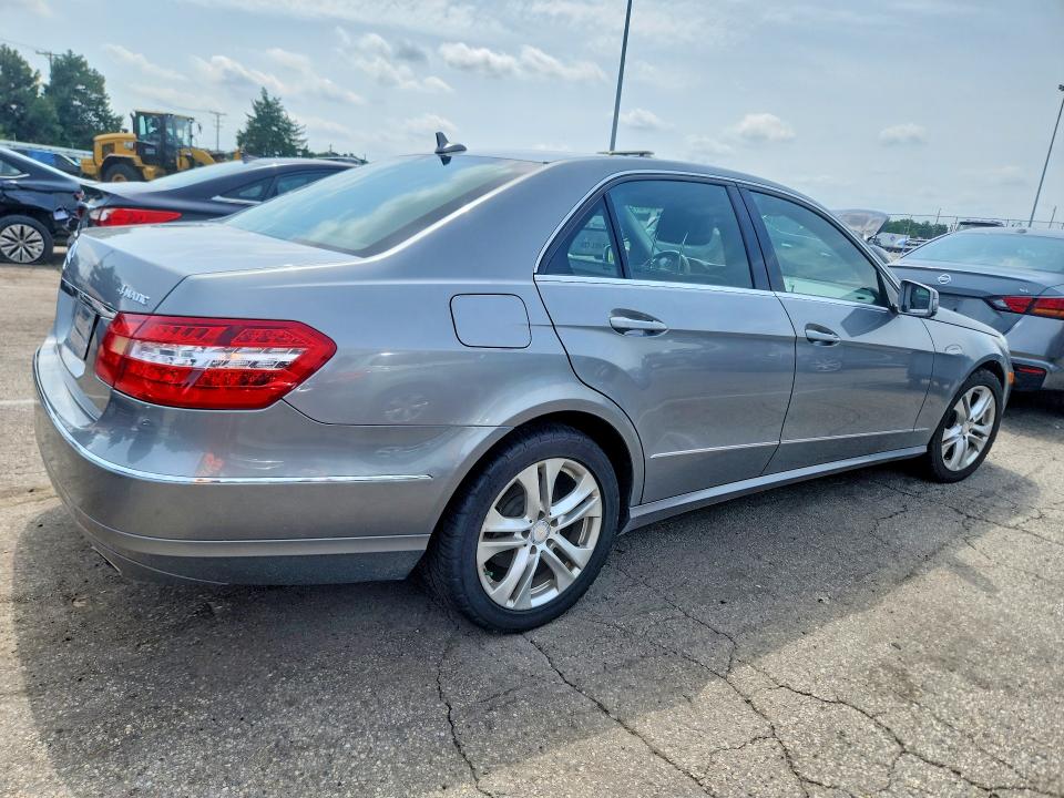 Photo 3 from auction – 2011 MERCEDES-BENZ E with VIN WDDHF8HB2BA266998