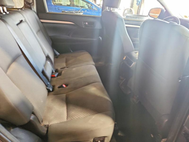 Снимка 11 от търг – 2018 TOYOTA HIGHLANDER с VIN 5TDBZRFH9JS849400