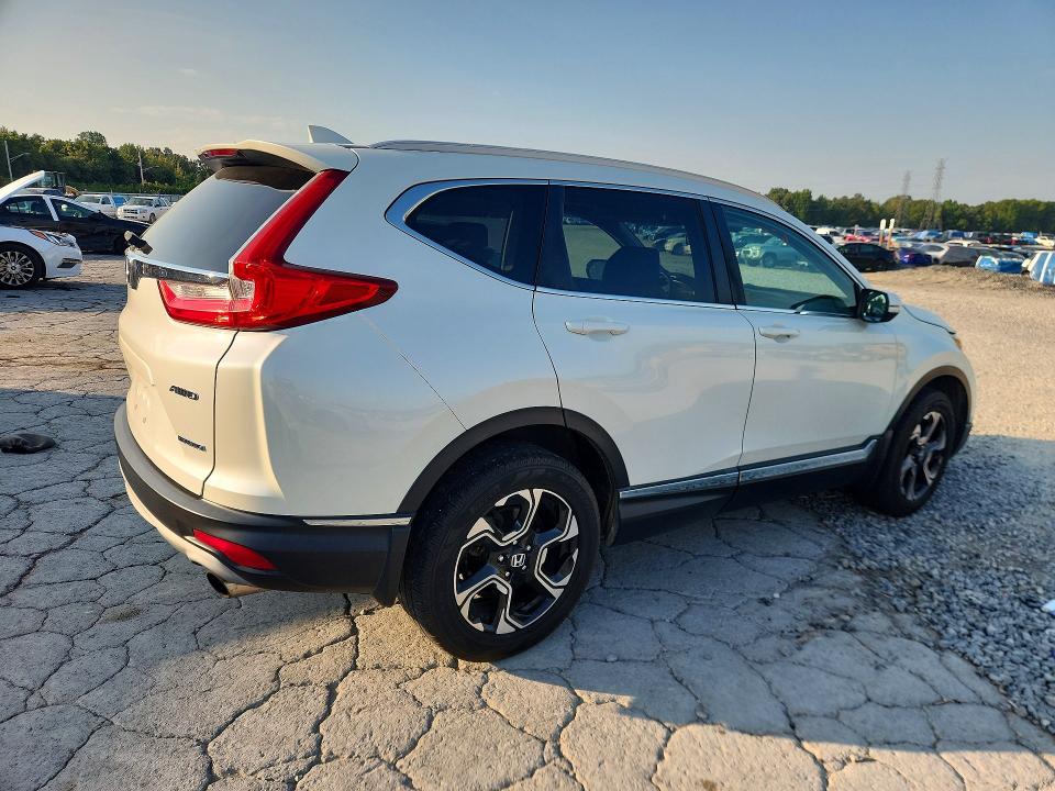 Photo 3 from auction – 2017 HONDA CR-V with VIN 2HKRW2H98HH683780