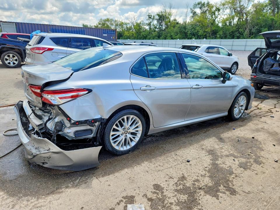 Photo 3 from auction – 2020 TOYOTA CAMRY with VIN 4T1F31AK7LU019404