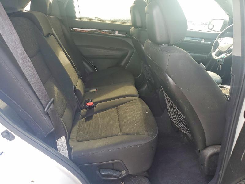 Photo 11 from auction – 2015 KIA SORENTO with VIN 5XYKTCA69FG619574