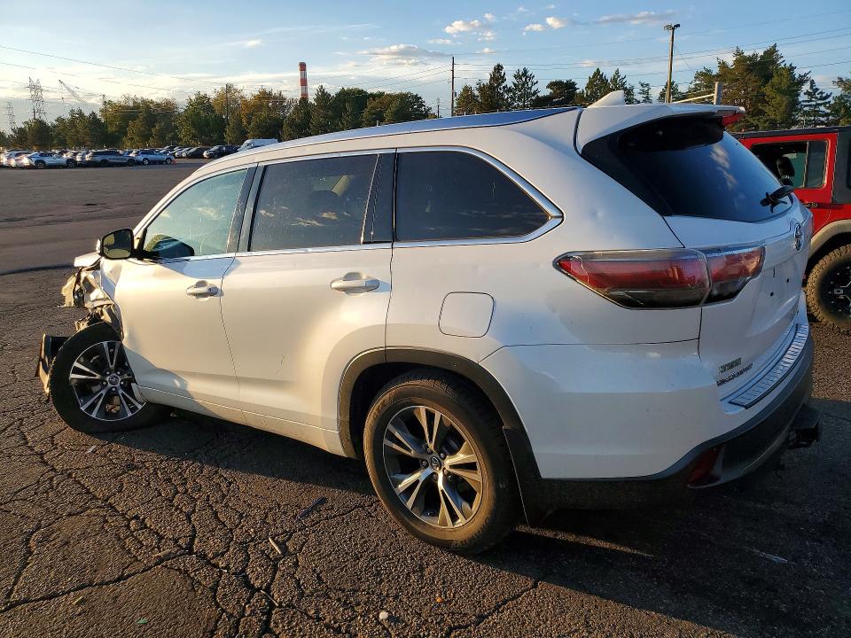 Photo 2 from auction – 2016 TOYOTA HIGHLANDER with VIN 5TDJKRFH6GS278716