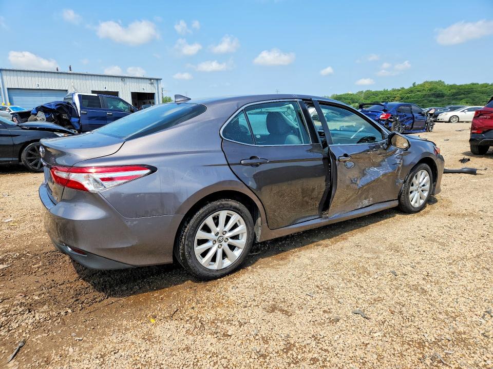 Photo 3 from auction – 2020 TOYOTA CAMRY with VIN 4T1C11AK0LU346042
