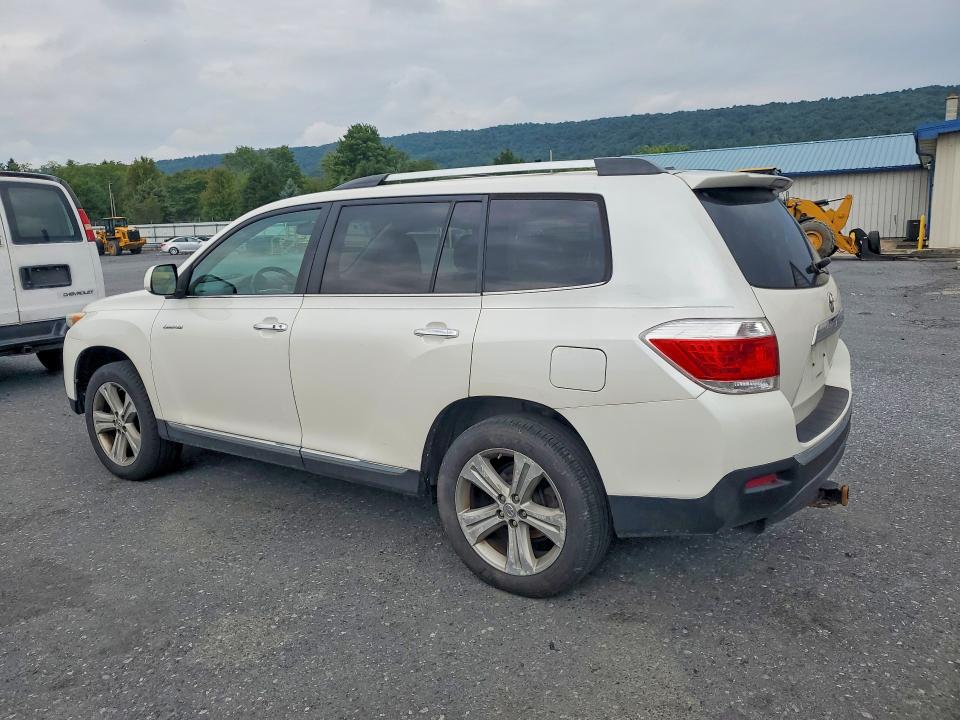 Photo 2 from auction – 2013 TOYOTA HIGHLANDER with VIN 5TDDK3EH4DS176970