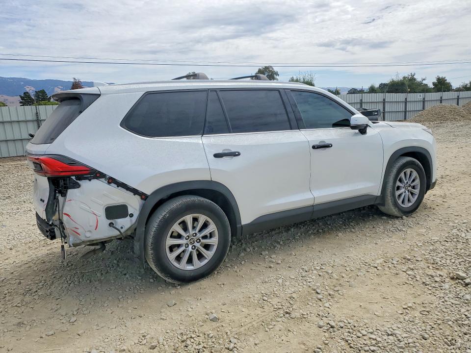 Снимка 3 от търг – 2024 TOYOTA GRAND HIGHLANDER HYBRID с VIN 5TDACAB50RS000813