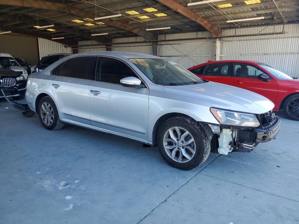 Photo 4 from auction – 2017 VOLKSWAGEN PASSAT with VIN 1VWAT7A37HC026051