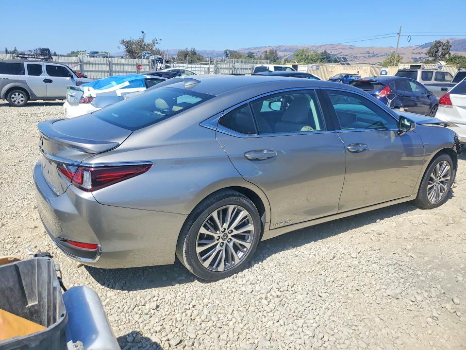 Photo 3 from auction – 2021 LEXUS ES with VIN 58ADA1C19MU002518