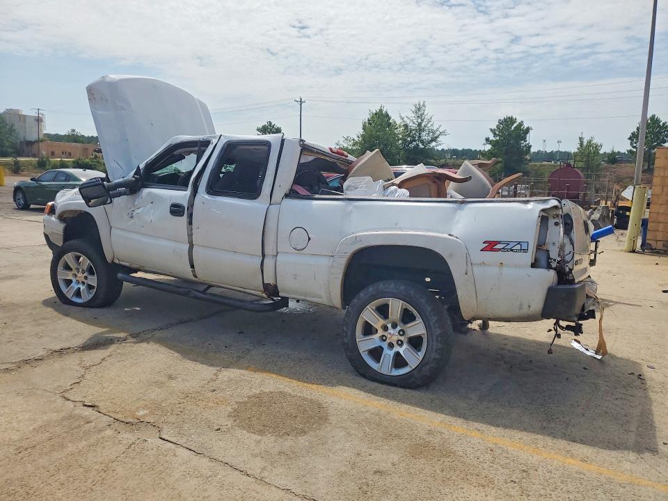 Photo 2 from auction – 2006 CHEVROLET SILVERADO with VIN 1GCEK19B56Z110380